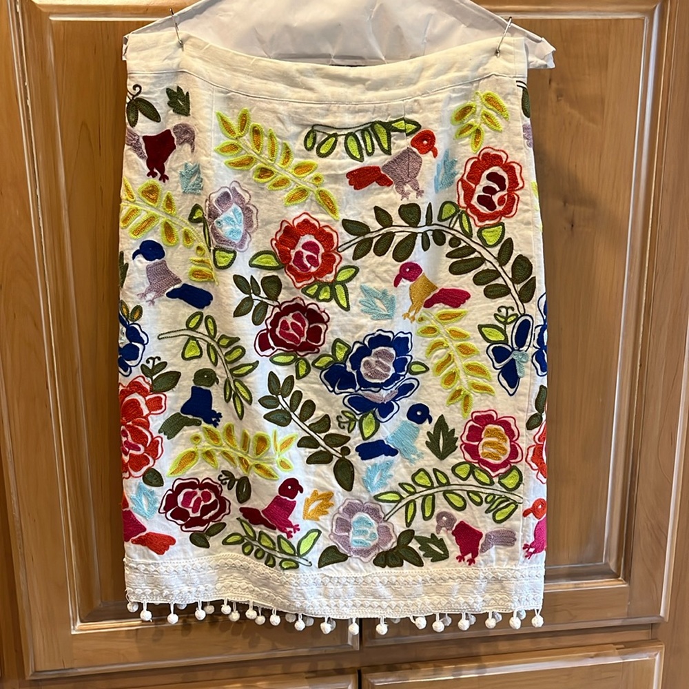Anthropologie moulinette souers embroidered skirt. Size 4